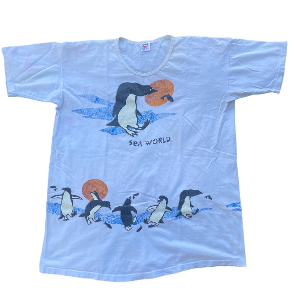 Vintage Oversized Sea World Penguin Graphic T-shirt